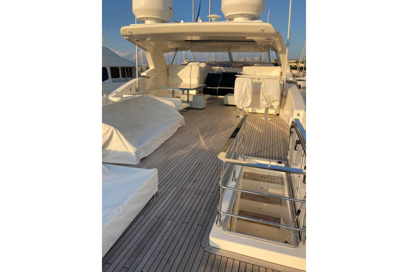 https://arconyachts.ams3.digitaloceanspaces.com/69724/conversions/large_4460932-optimize.jpg