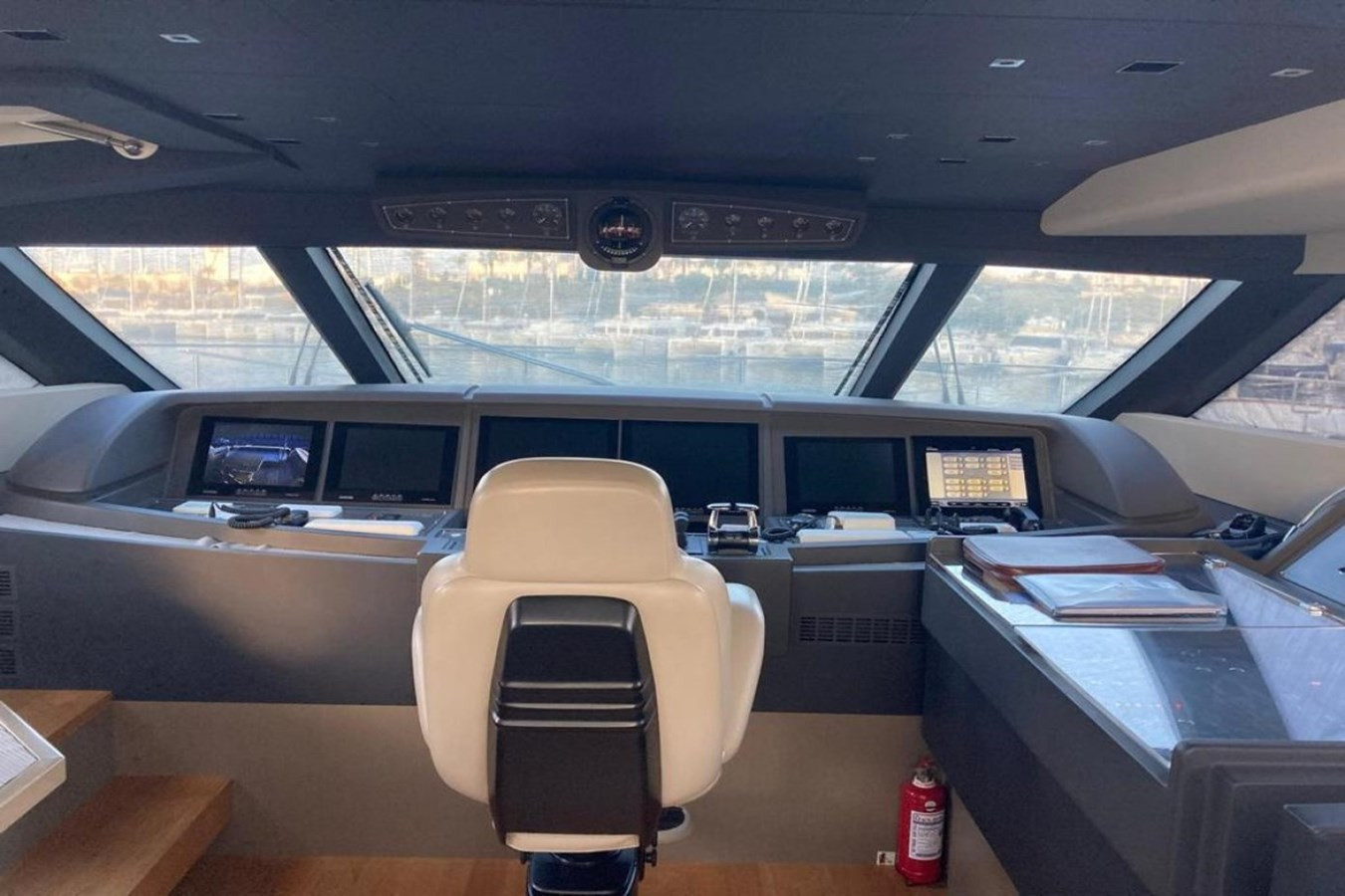 https://arconyachts.ams3.digitaloceanspaces.com/69768/conversions/large_4460937-optimize.jpg