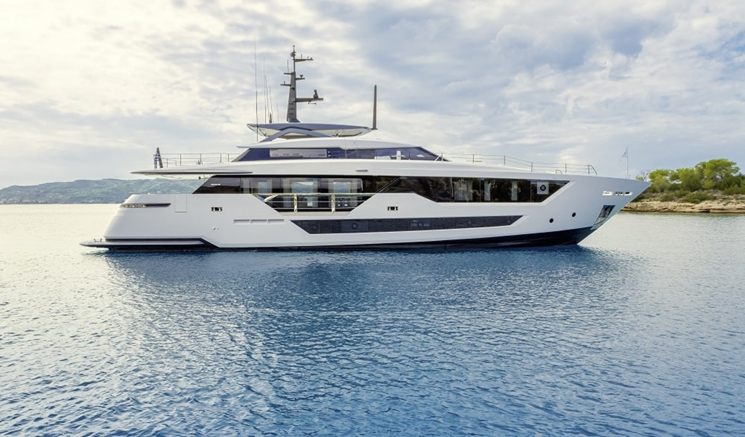 https://arconyachts.ams3.digitaloceanspaces.com/69781/conversions/large_4557111-optimize.jpg