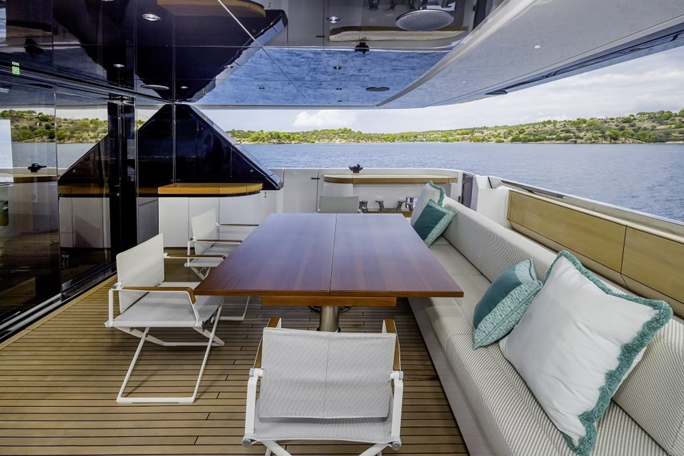 https://arconyachts.ams3.digitaloceanspaces.com/69811/conversions/large_4557121-optimize.jpg