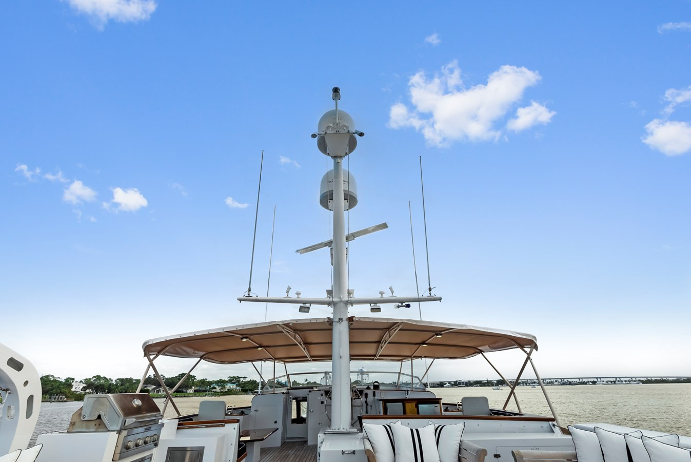 https://arconyachts.ams3.digitaloceanspaces.com/69841/conversions/large_4613995-optimize.jpg