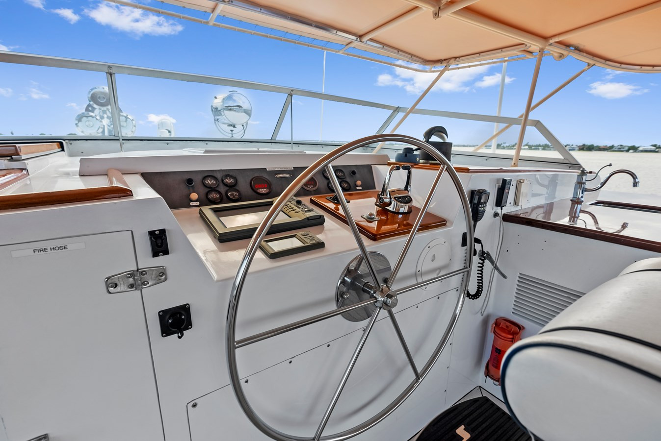 https://arconyachts.ams3.digitaloceanspaces.com/69850/conversions/large_4613999-optimize.jpg
