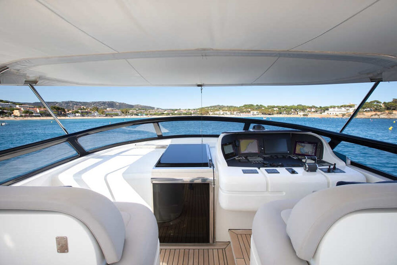 https://arconyachts.ams3.digitaloceanspaces.com/69887/conversions/large_4717743-optimize.jpg