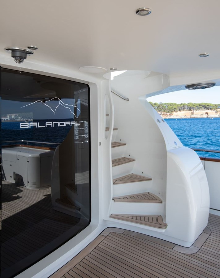 https://arconyachts.ams3.digitaloceanspaces.com/69895/conversions/large_4717746-optimize.jpg