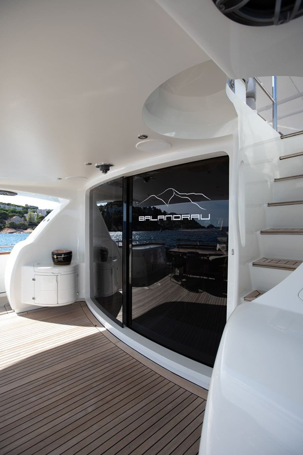 https://arconyachts.ams3.digitaloceanspaces.com/69897/conversions/large_4717747-optimize.jpg