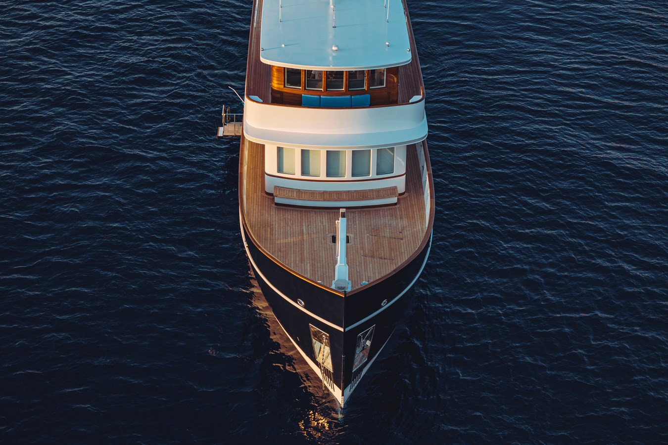 https://arconyachts.ams3.digitaloceanspaces.com/69923/conversions/large_4725094-optimize.jpg