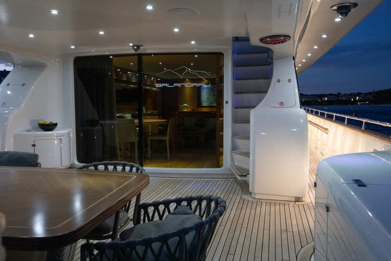 https://arconyachts.ams3.digitaloceanspaces.com/69952/conversions/large_4717766-optimize.jpg