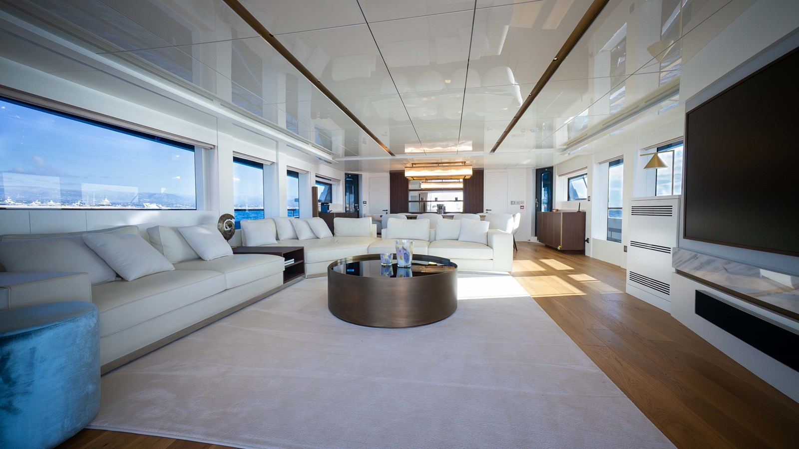 https://arconyachts.ams3.digitaloceanspaces.com/69976/conversions/large_4857046-optimize.jpg