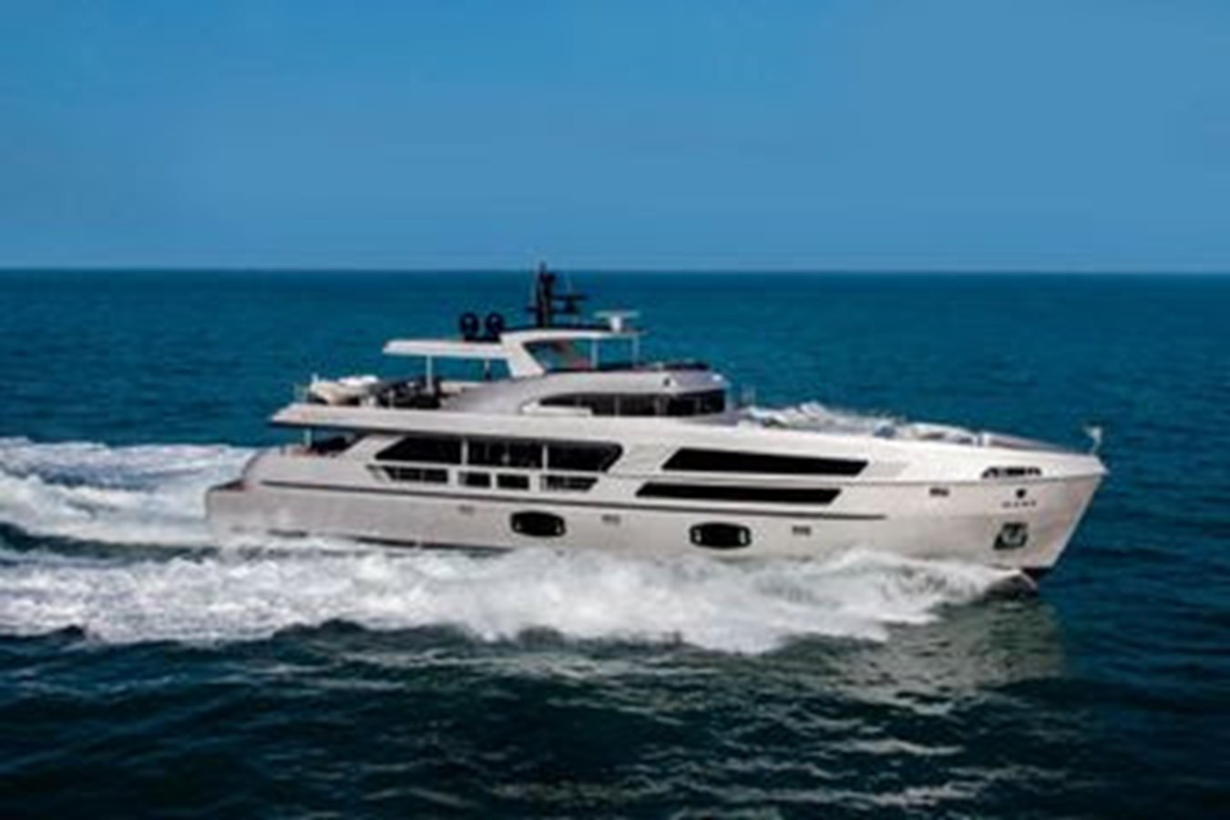 https://arconyachts.ams3.digitaloceanspaces.com/70015/conversions/large_3999247-optimize.jpg