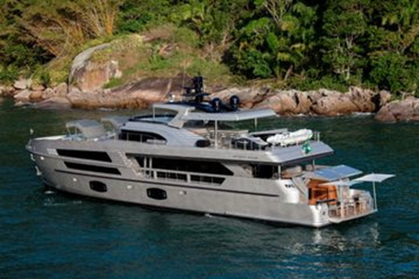 https://arconyachts.ams3.digitaloceanspaces.com/70020/conversions/large_3999249-optimize.jpg