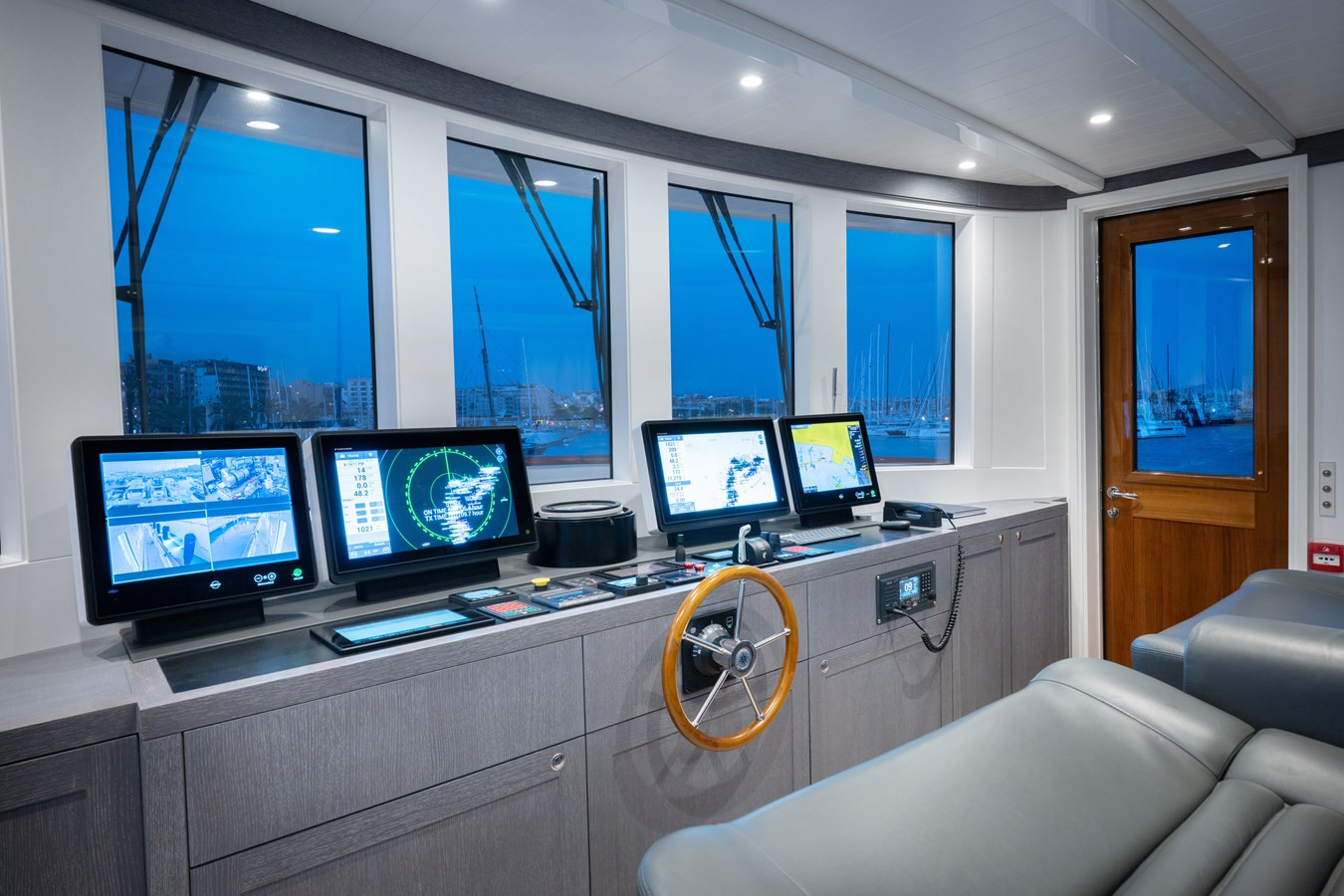 https://arconyachts.ams3.digitaloceanspaces.com/70021/conversions/large_4803595-optimize.jpg