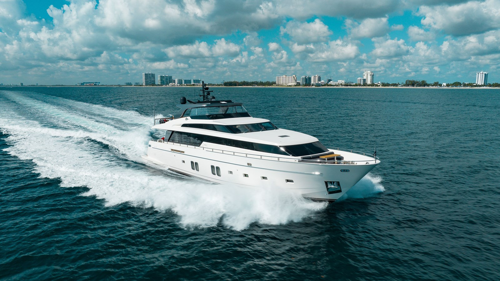 https://arconyachts.ams3.digitaloceanspaces.com/70023/conversions/large_3950038-optimize.jpg