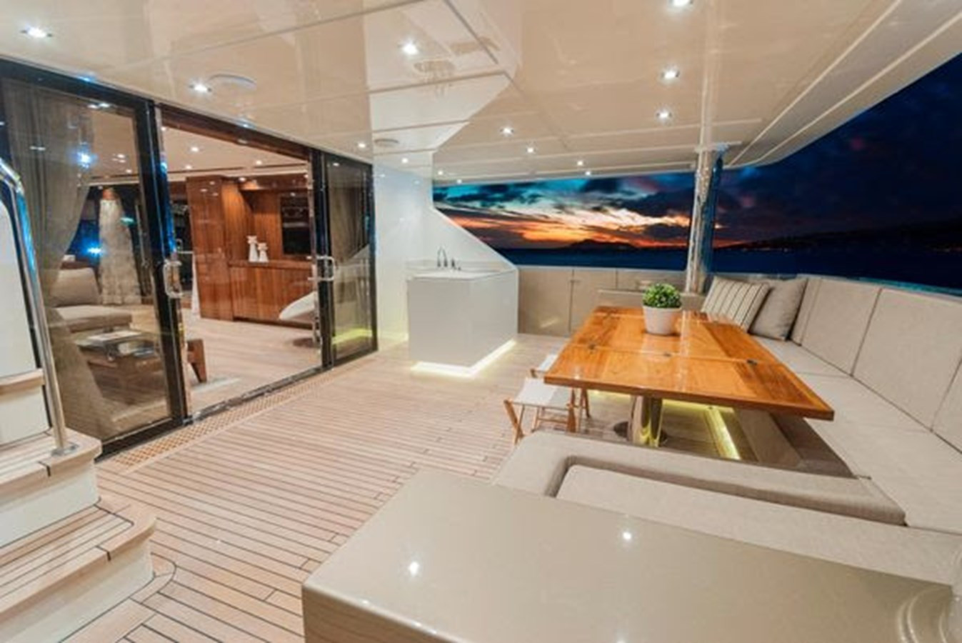 https://arconyachts.ams3.digitaloceanspaces.com/70054/conversions/large_3999262-optimize.jpg