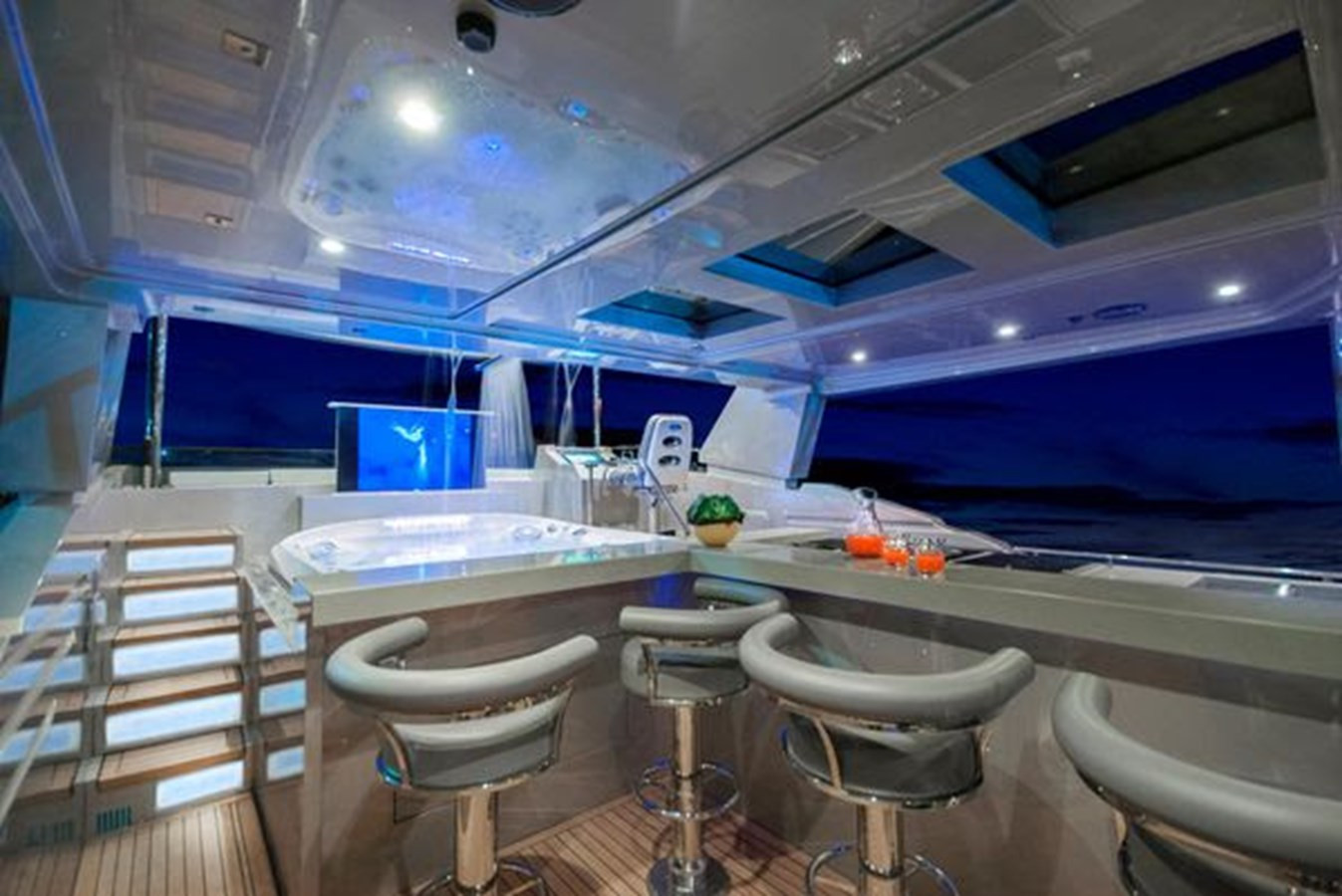https://arconyachts.ams3.digitaloceanspaces.com/70109/conversions/large_3999281-optimize.jpg