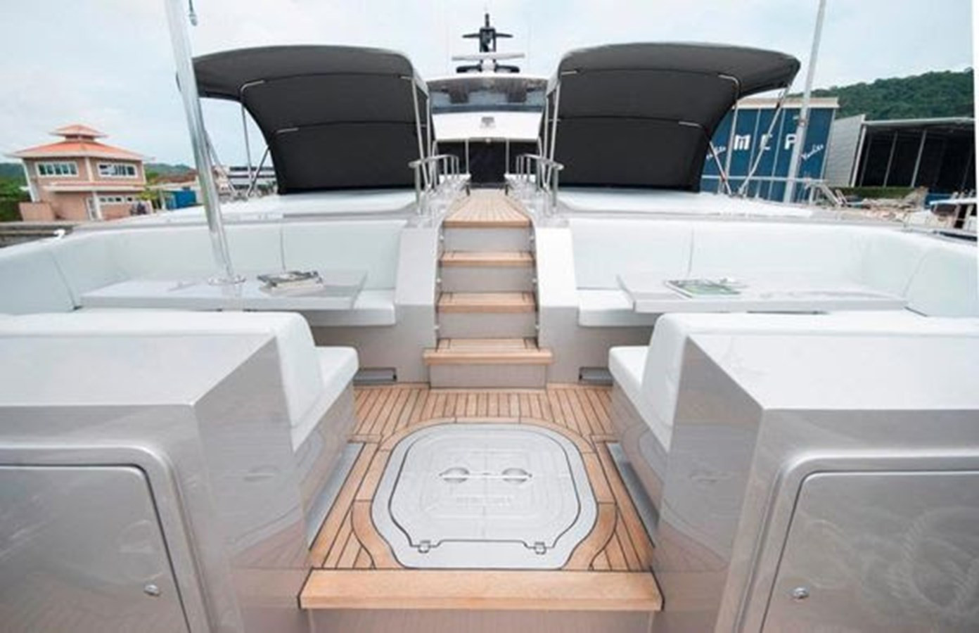 https://arconyachts.ams3.digitaloceanspaces.com/70127/conversions/large_3999287-optimize.jpg