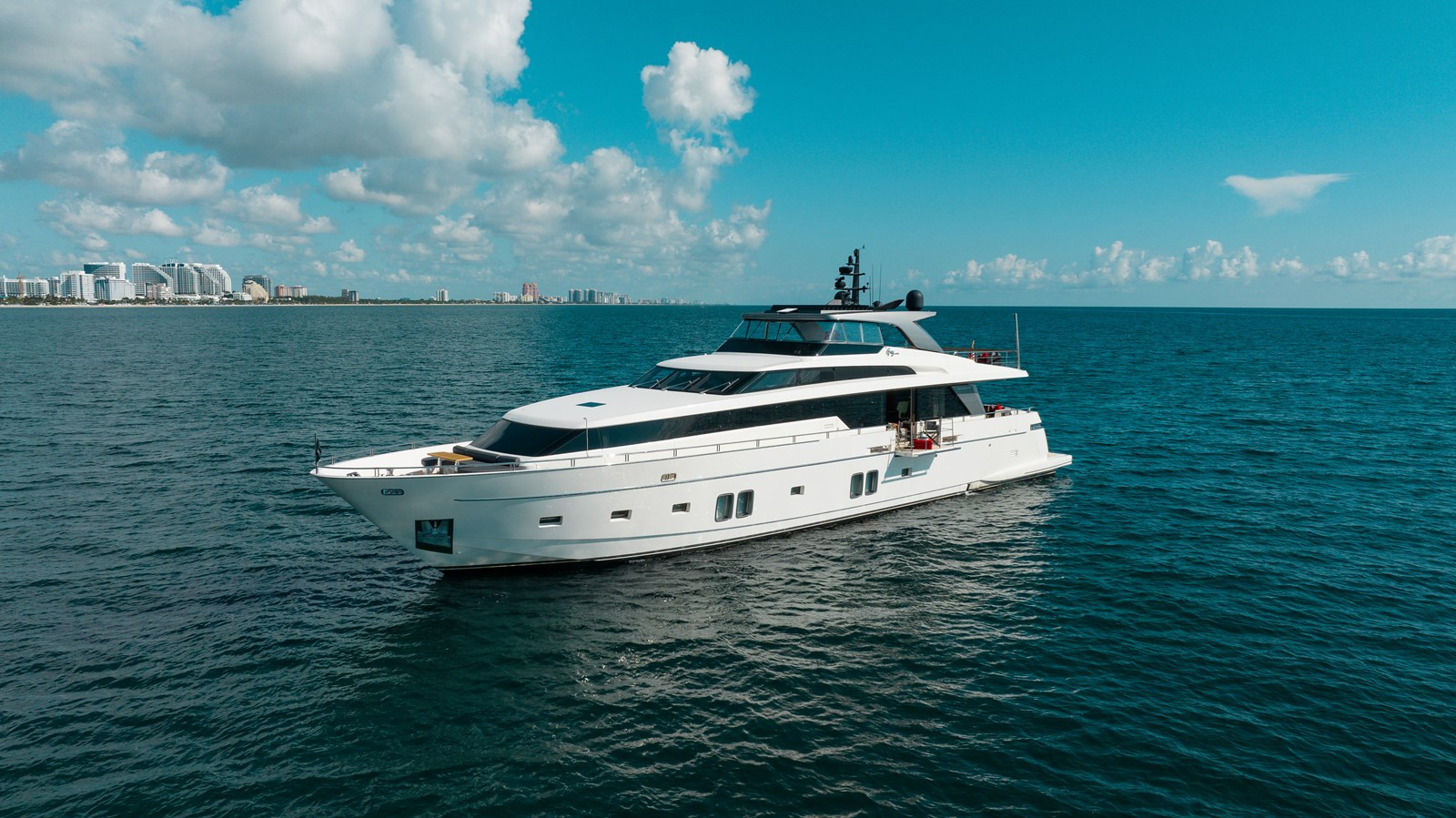 https://arconyachts.ams3.digitaloceanspaces.com/70189/conversions/large_4576575-optimize.jpg