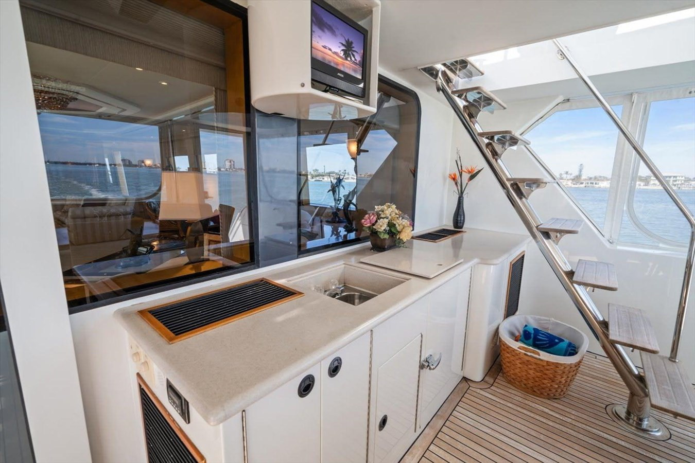 https://arconyachts.ams3.digitaloceanspaces.com/70201/conversions/large_4574488-optimize.jpg