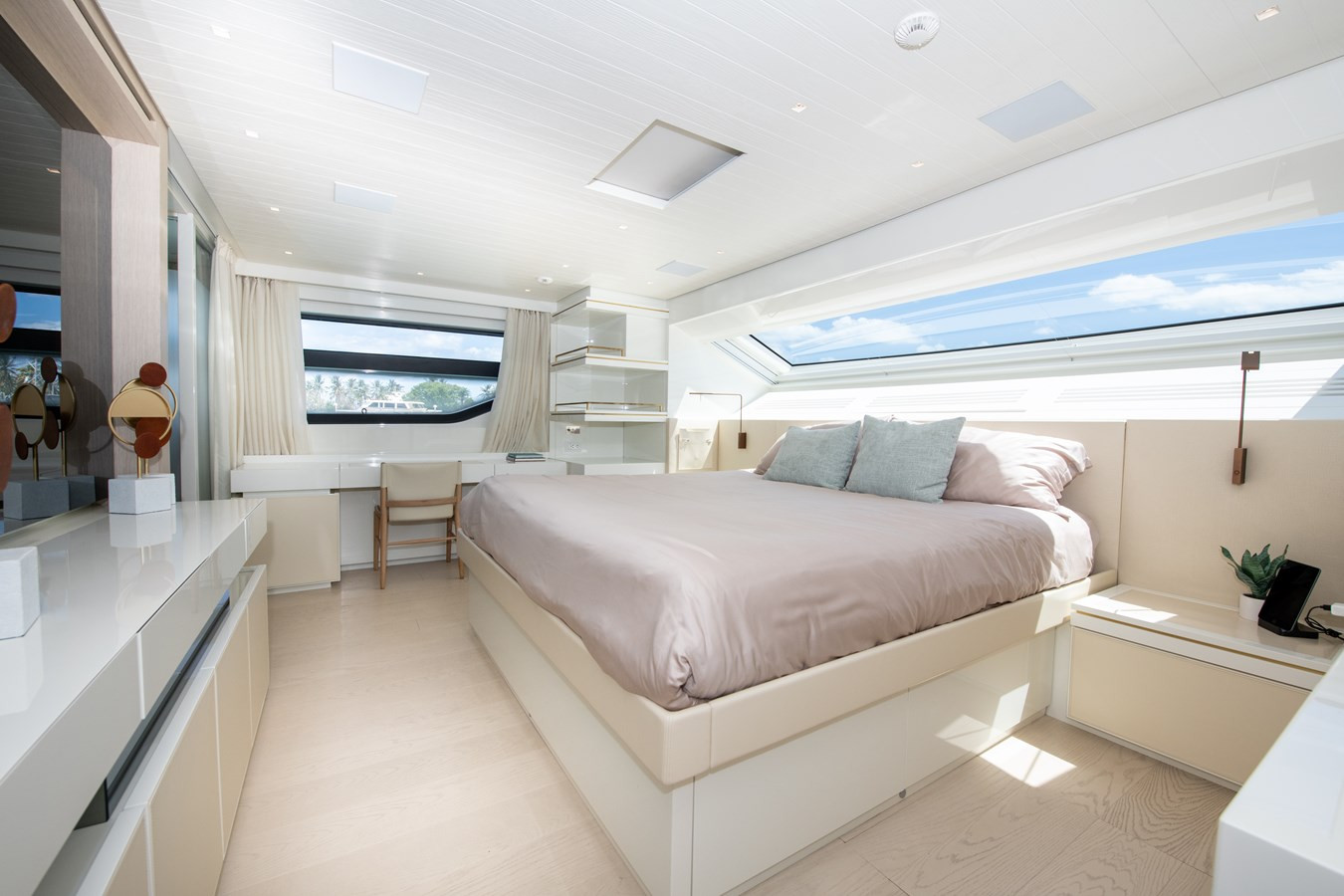 https://arconyachts.ams3.digitaloceanspaces.com/70232/conversions/large_4799837-optimize.jpg