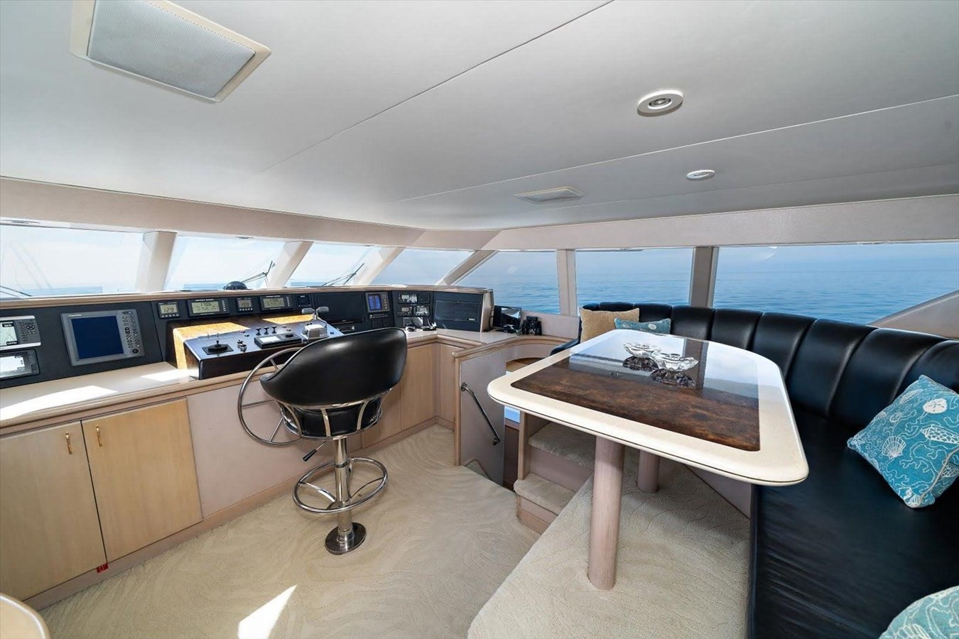 https://arconyachts.ams3.digitaloceanspaces.com/70244/conversions/large_4574502-optimize.jpg