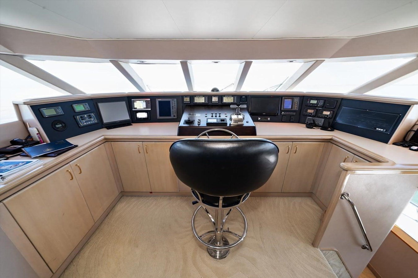 https://arconyachts.ams3.digitaloceanspaces.com/70247/conversions/large_4574503-optimize.jpg
