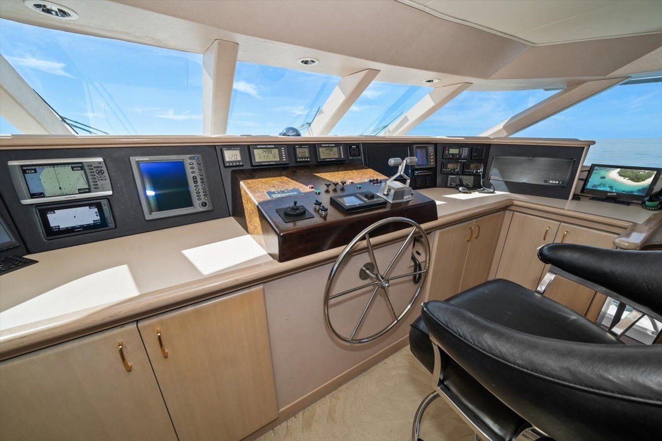 https://arconyachts.ams3.digitaloceanspaces.com/70250/conversions/large_4574504-optimize.jpg