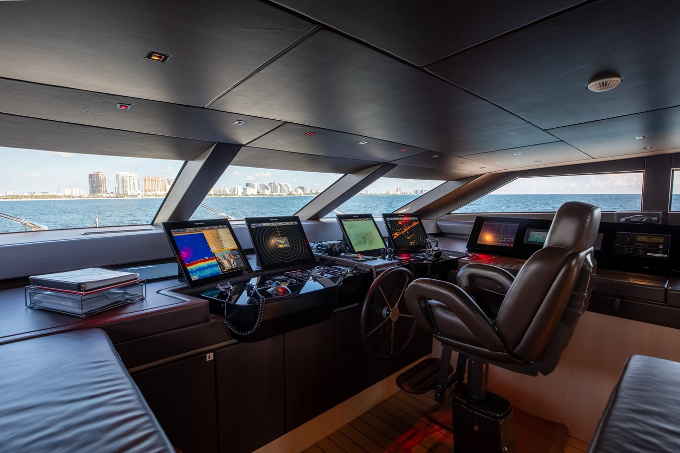 https://arconyachts.ams3.digitaloceanspaces.com/70273/conversions/large_4576550-optimize.jpg