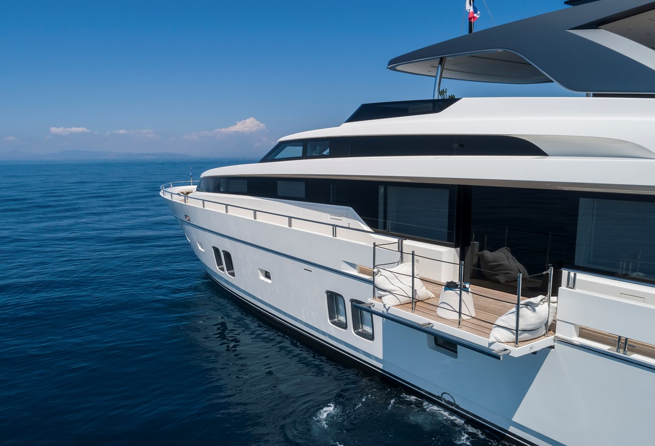 https://arconyachts.ams3.digitaloceanspaces.com/70364/conversions/large_3703998-optimize.jpg