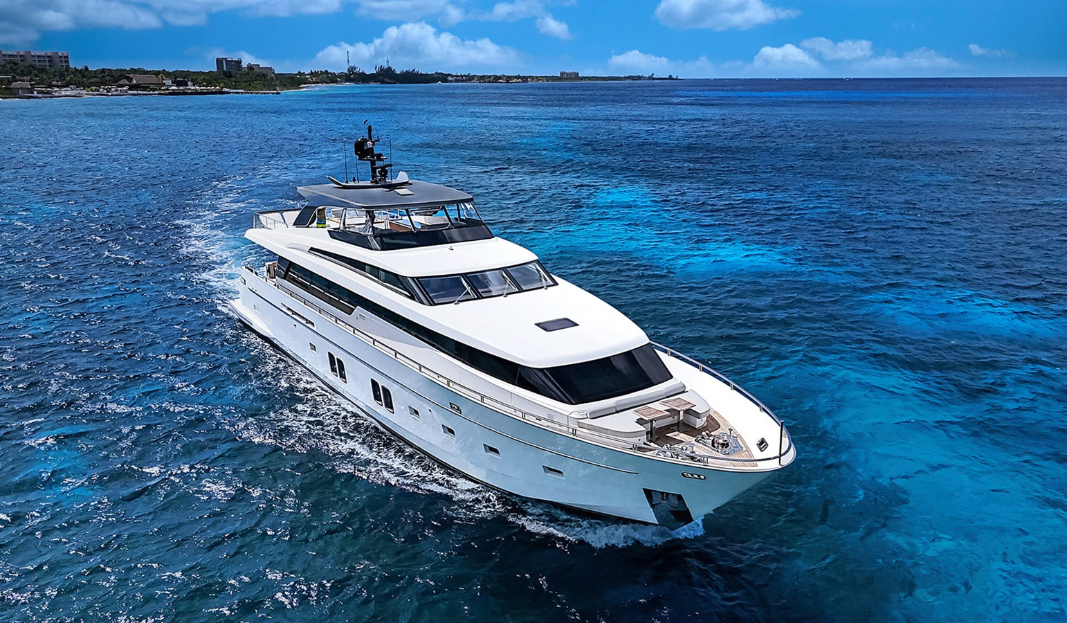 https://arconyachts.ams3.digitaloceanspaces.com/70388/conversions/large_4589860-optimize.jpg