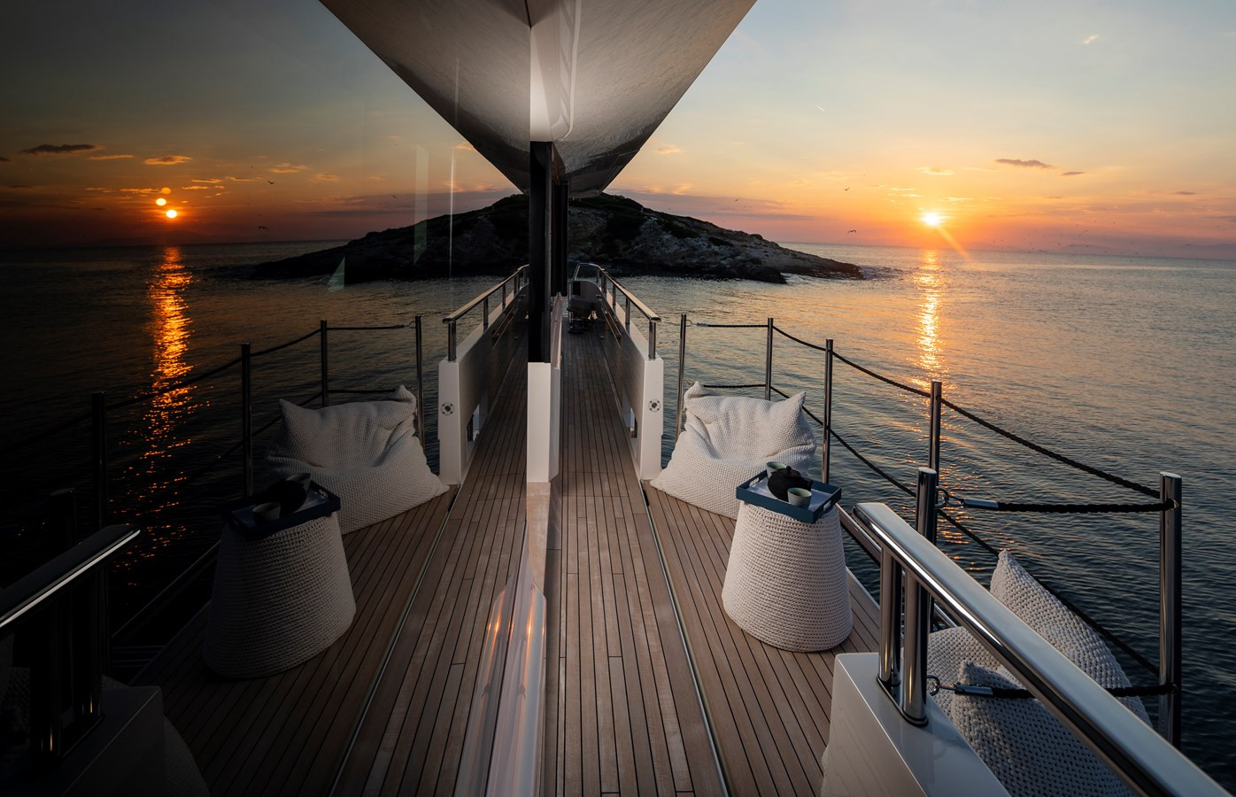 https://arconyachts.ams3.digitaloceanspaces.com/70396/conversions/large_3704005-optimize.jpg