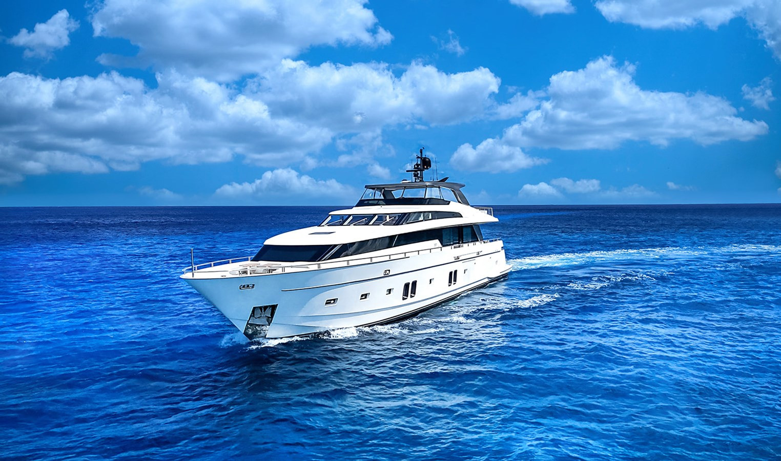 https://arconyachts.ams3.digitaloceanspaces.com/70400/conversions/large_4589884-optimize.jpg