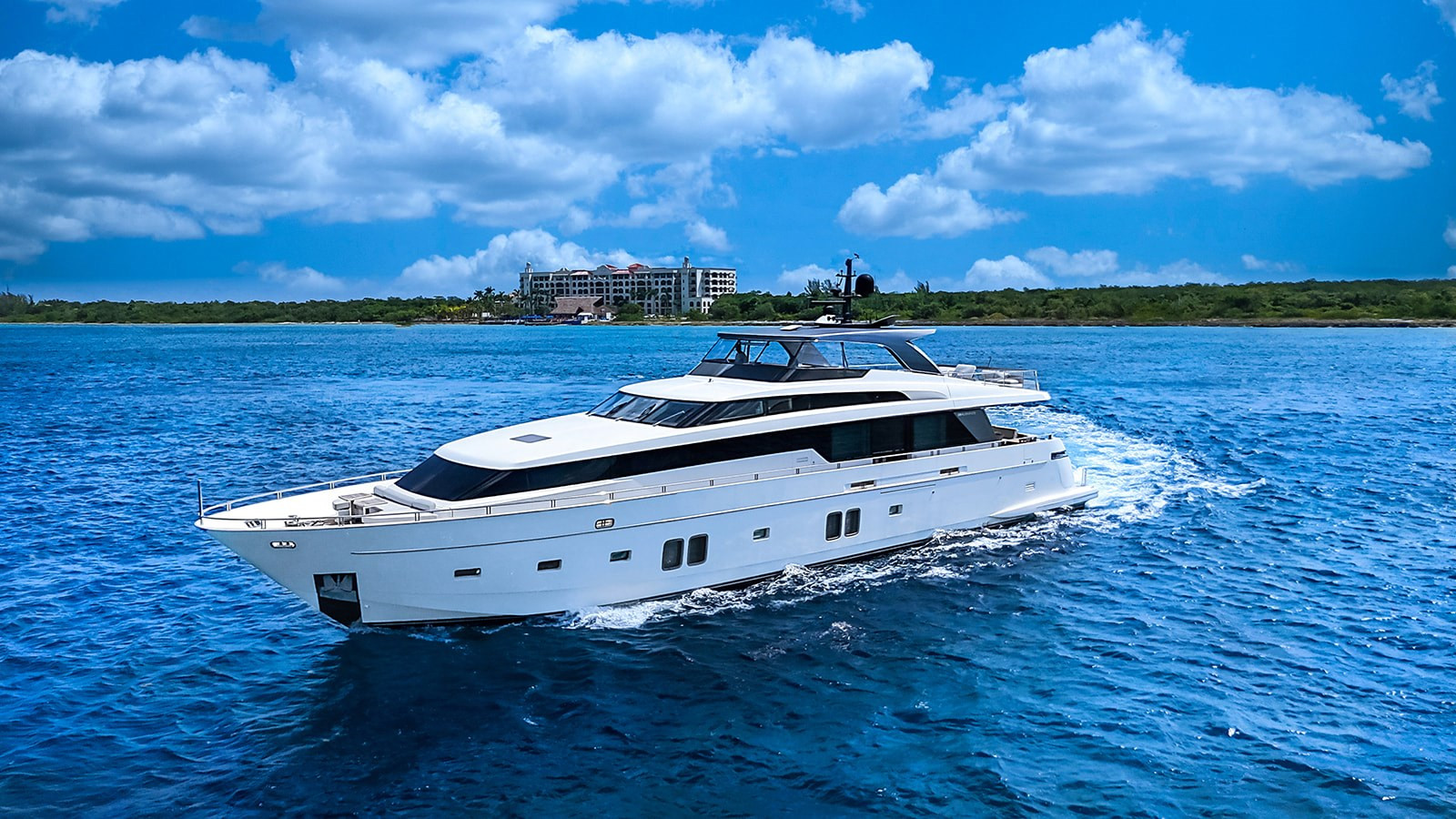https://arconyachts.ams3.digitaloceanspaces.com/70412/conversions/large_4589888-optimize.jpg