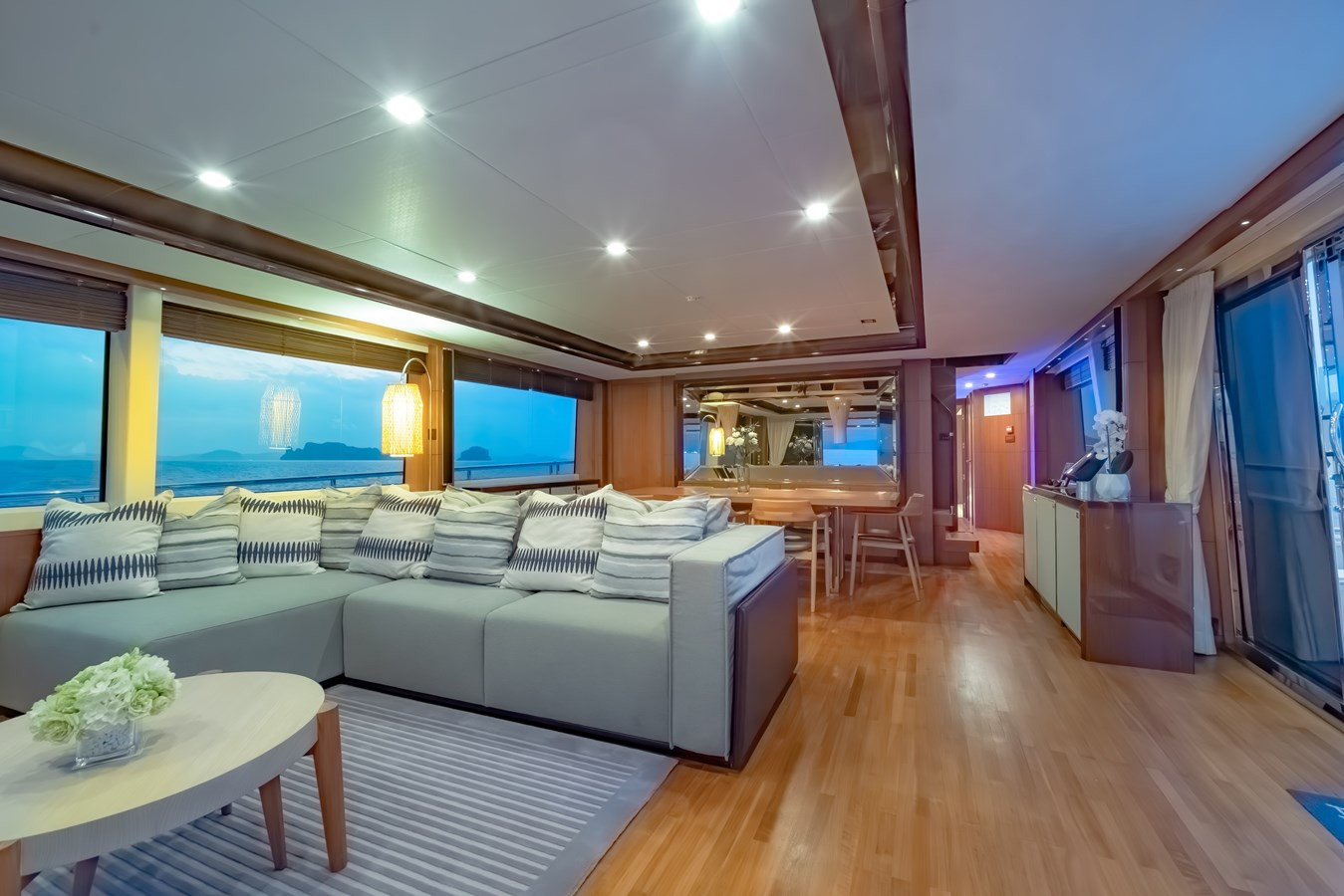 https://arconyachts.ams3.digitaloceanspaces.com/70531/conversions/large_4671537-optimize.jpg