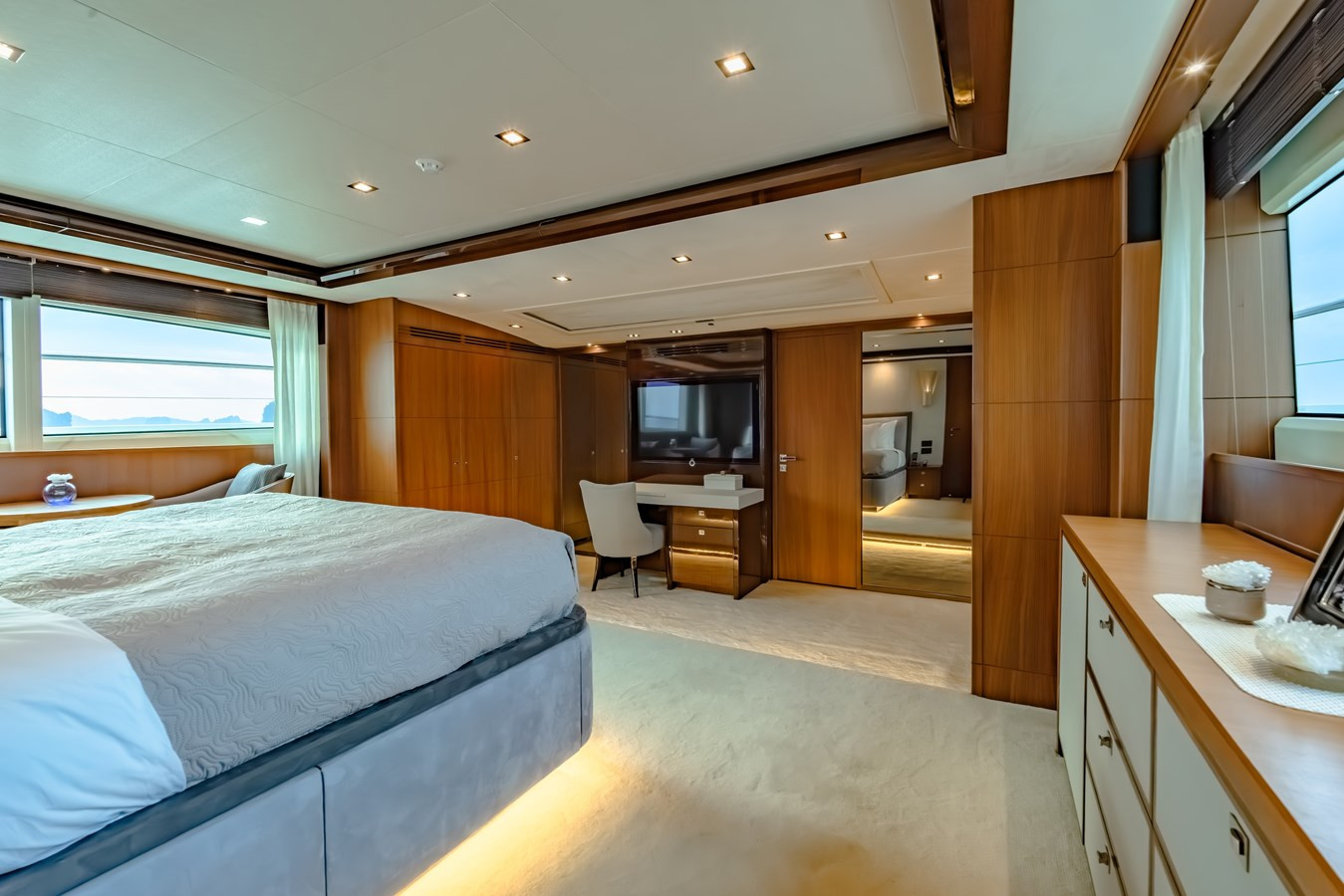 https://arconyachts.ams3.digitaloceanspaces.com/70552/conversions/large_4671545-optimize.jpg