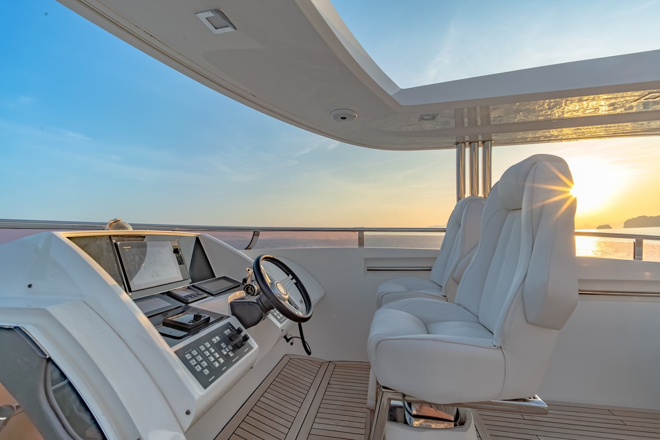 https://arconyachts.ams3.digitaloceanspaces.com/70585/conversions/large_4671560-optimize.jpg