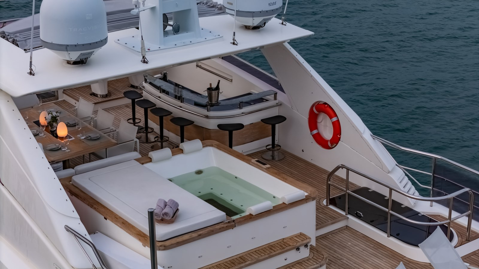 https://arconyachts.ams3.digitaloceanspaces.com/70593/conversions/large_4671563-optimize.jpg