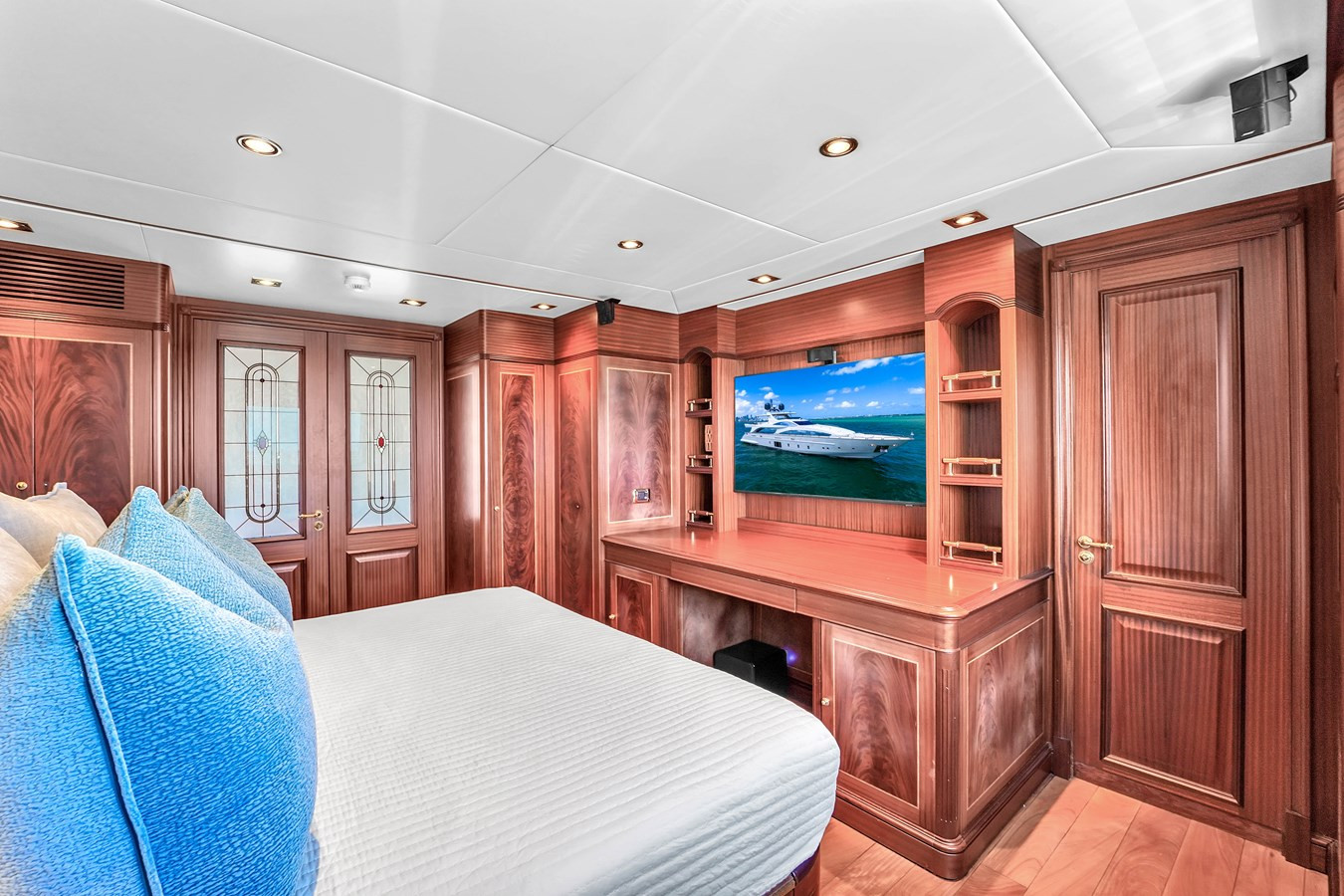 https://arconyachts.ams3.digitaloceanspaces.com/70649/conversions/large_4655815-optimize.jpg