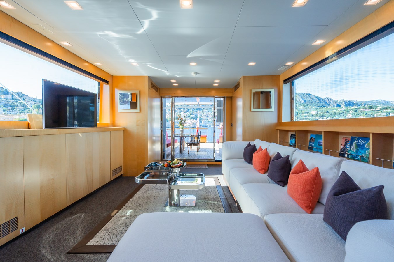 https://arconyachts.ams3.digitaloceanspaces.com/70675/conversions/large_4720736-optimize.jpg