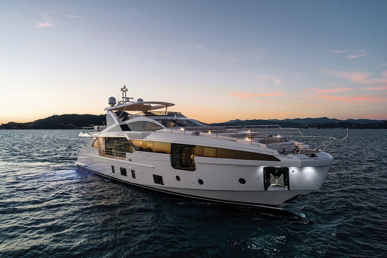 https://arconyachts.ams3.digitaloceanspaces.com/70723/conversions/large_4249545-optimize.jpg