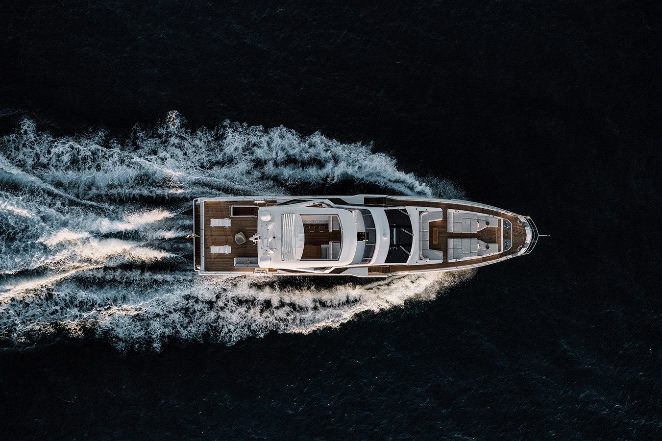 https://arconyachts.ams3.digitaloceanspaces.com/70727/conversions/large_4249579-optimize.jpg