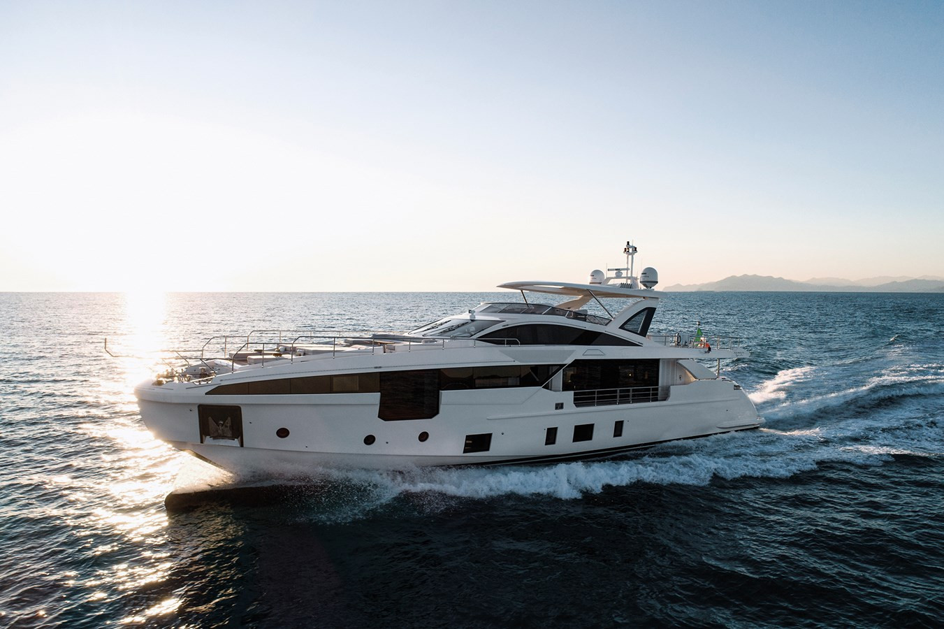 https://arconyachts.ams3.digitaloceanspaces.com/70733/conversions/large_4249580-optimize.jpg