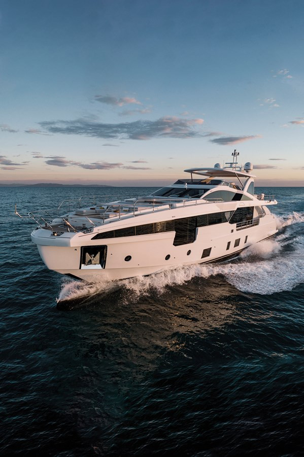 https://arconyachts.ams3.digitaloceanspaces.com/70736/conversions/large_4249575-optimize.jpg