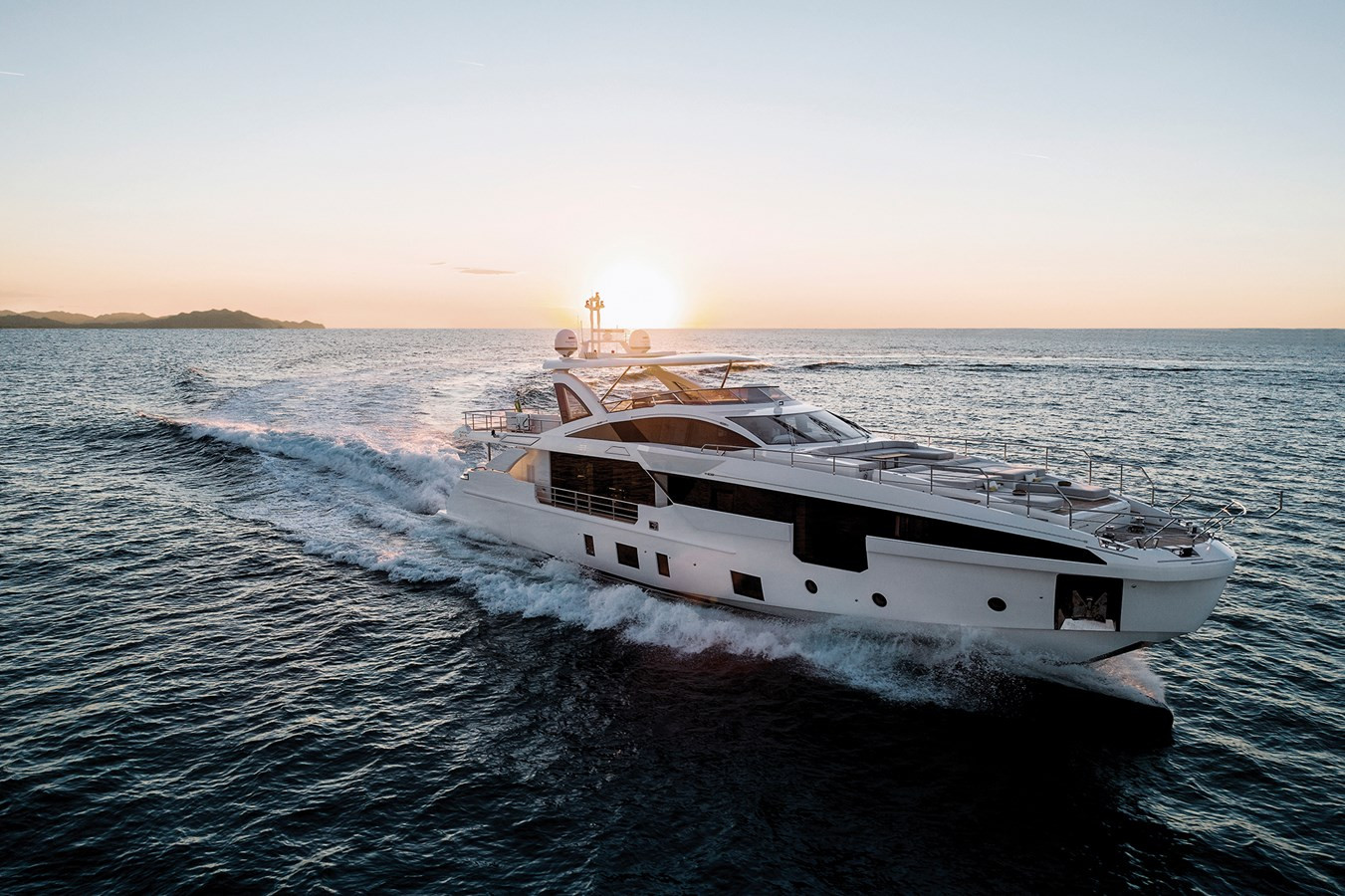 https://arconyachts.ams3.digitaloceanspaces.com/70739/conversions/large_4249581-optimize.jpg