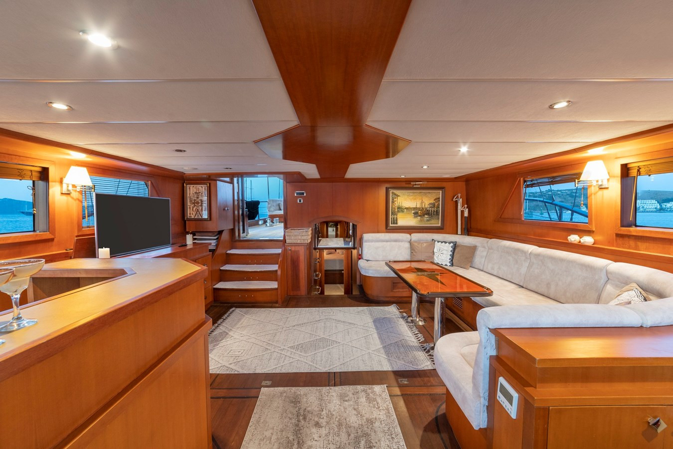 https://arconyachts.ams3.digitaloceanspaces.com/70741/conversions/large_3995478-optimize.jpg