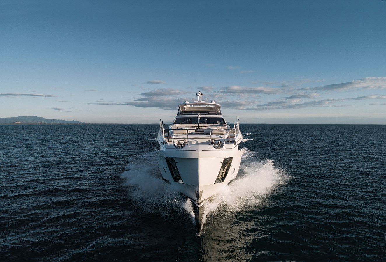 https://arconyachts.ams3.digitaloceanspaces.com/70742/conversions/large_4249578-optimize.jpg