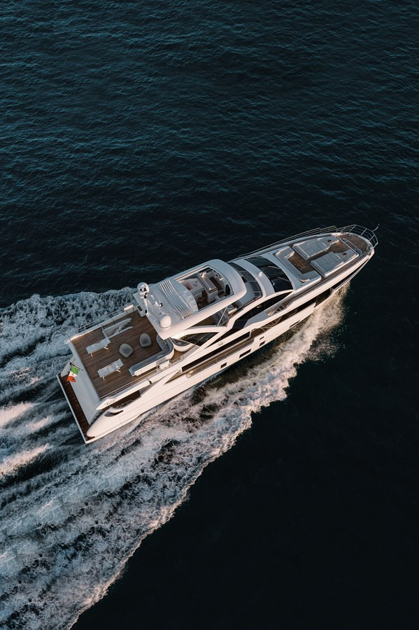 https://arconyachts.ams3.digitaloceanspaces.com/70744/conversions/large_4249576-optimize.jpg