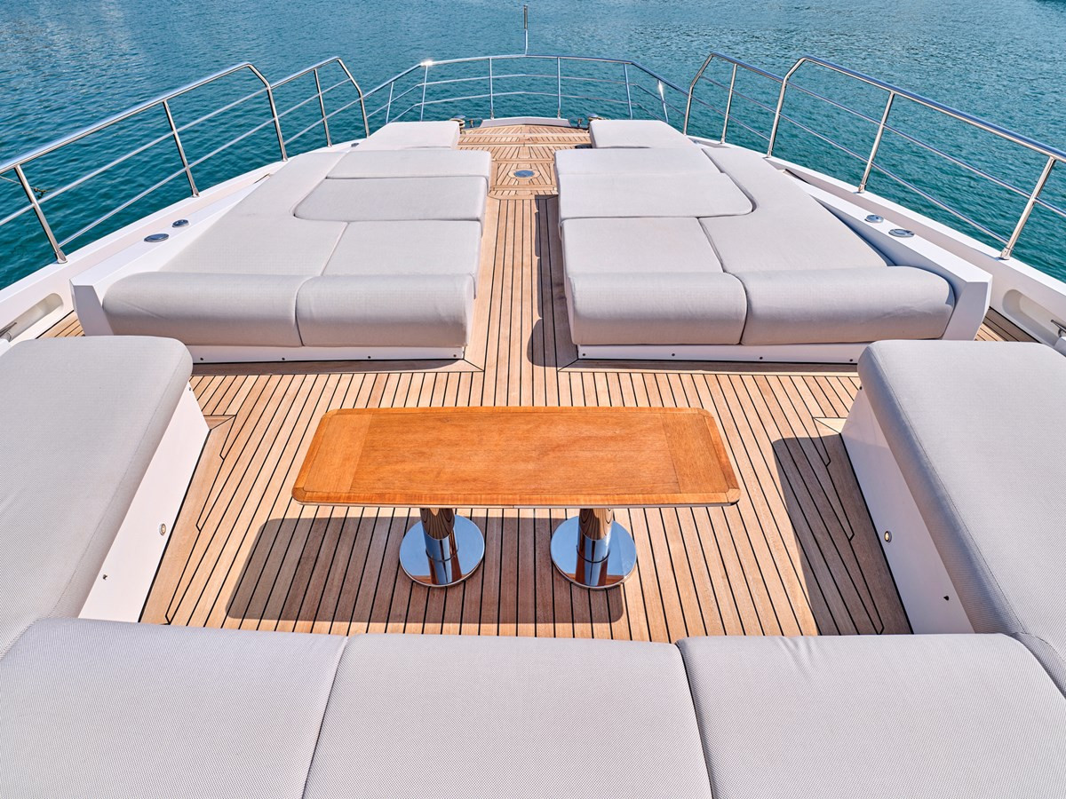 https://arconyachts.ams3.digitaloceanspaces.com/70772/conversions/large_4273281-optimize.jpg