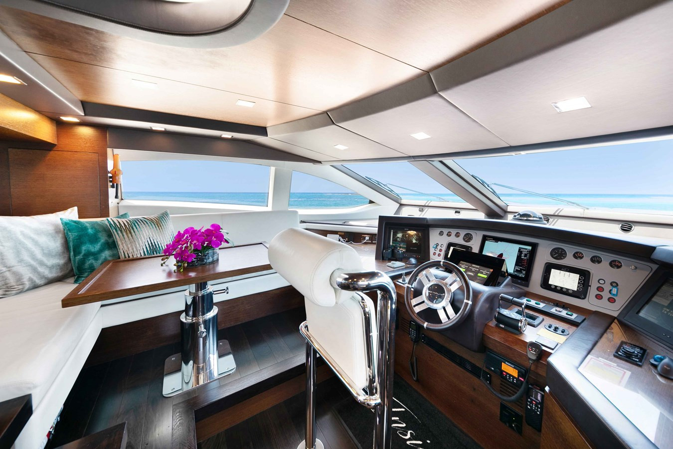 https://arconyachts.ams3.digitaloceanspaces.com/70813/conversions/large_4735556-optimize.jpg