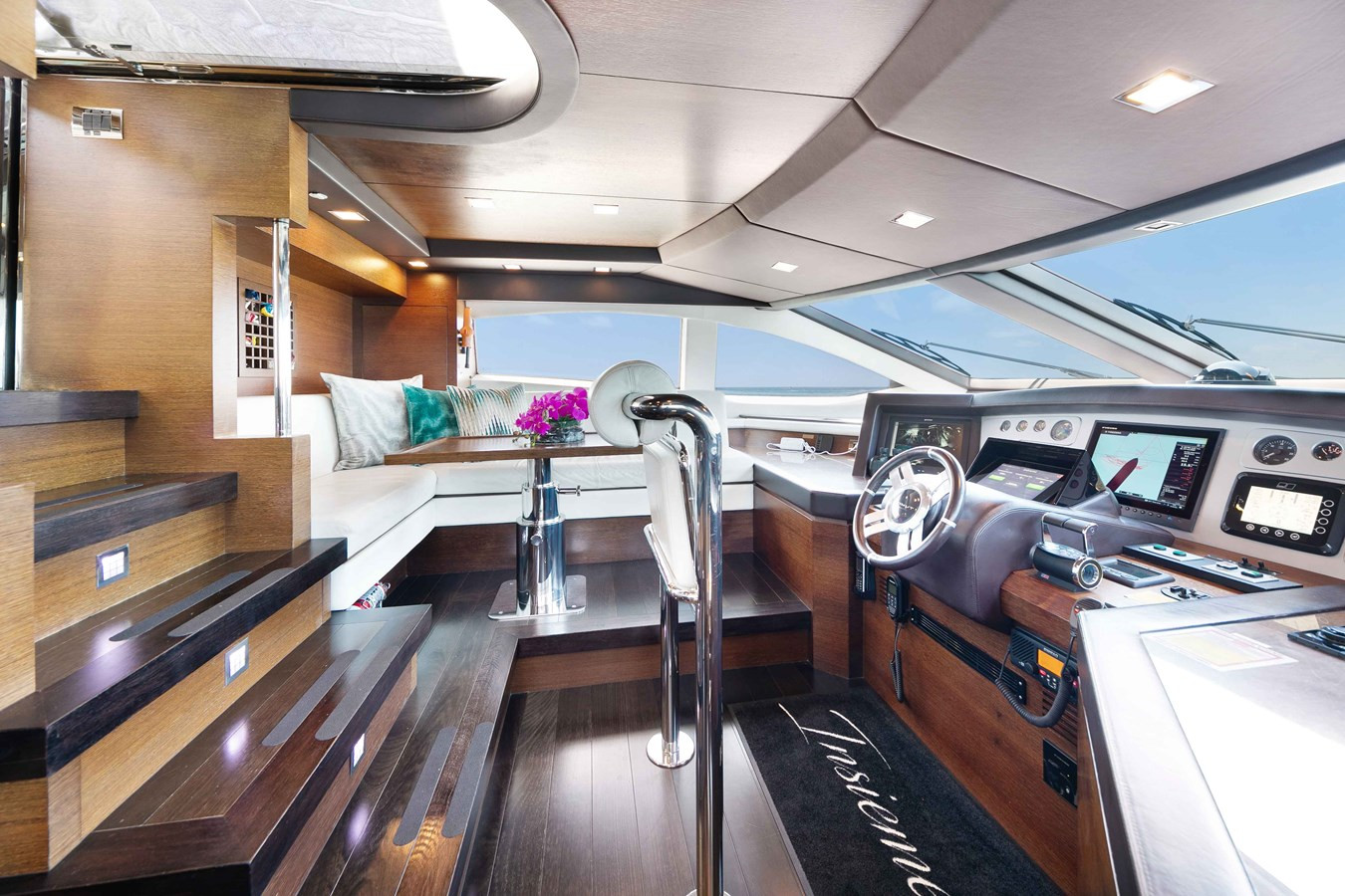 https://arconyachts.ams3.digitaloceanspaces.com/70819/conversions/large_4735558-optimize.jpg