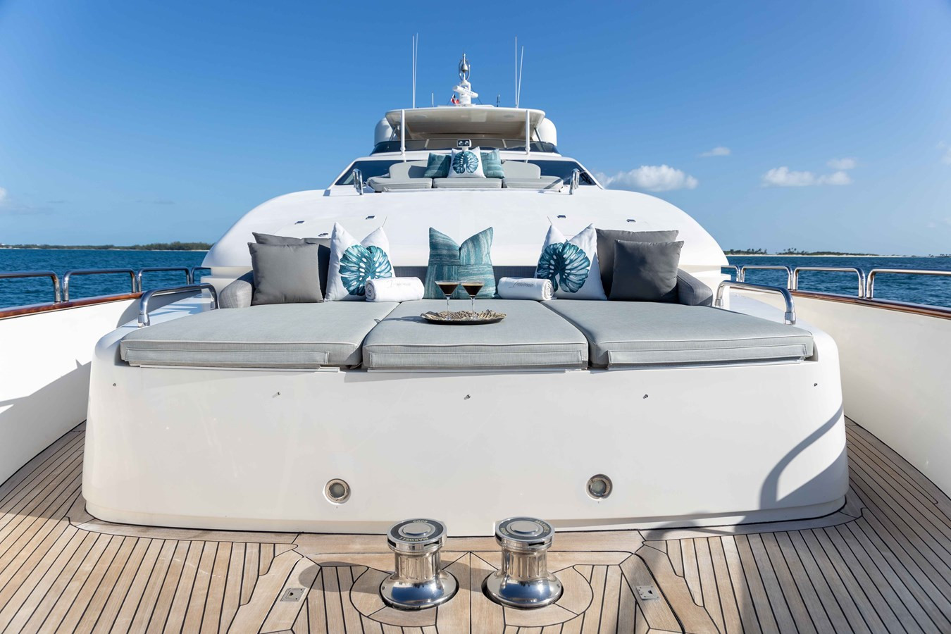 https://arconyachts.ams3.digitaloceanspaces.com/70863/conversions/large_4735573-optimize.jpg