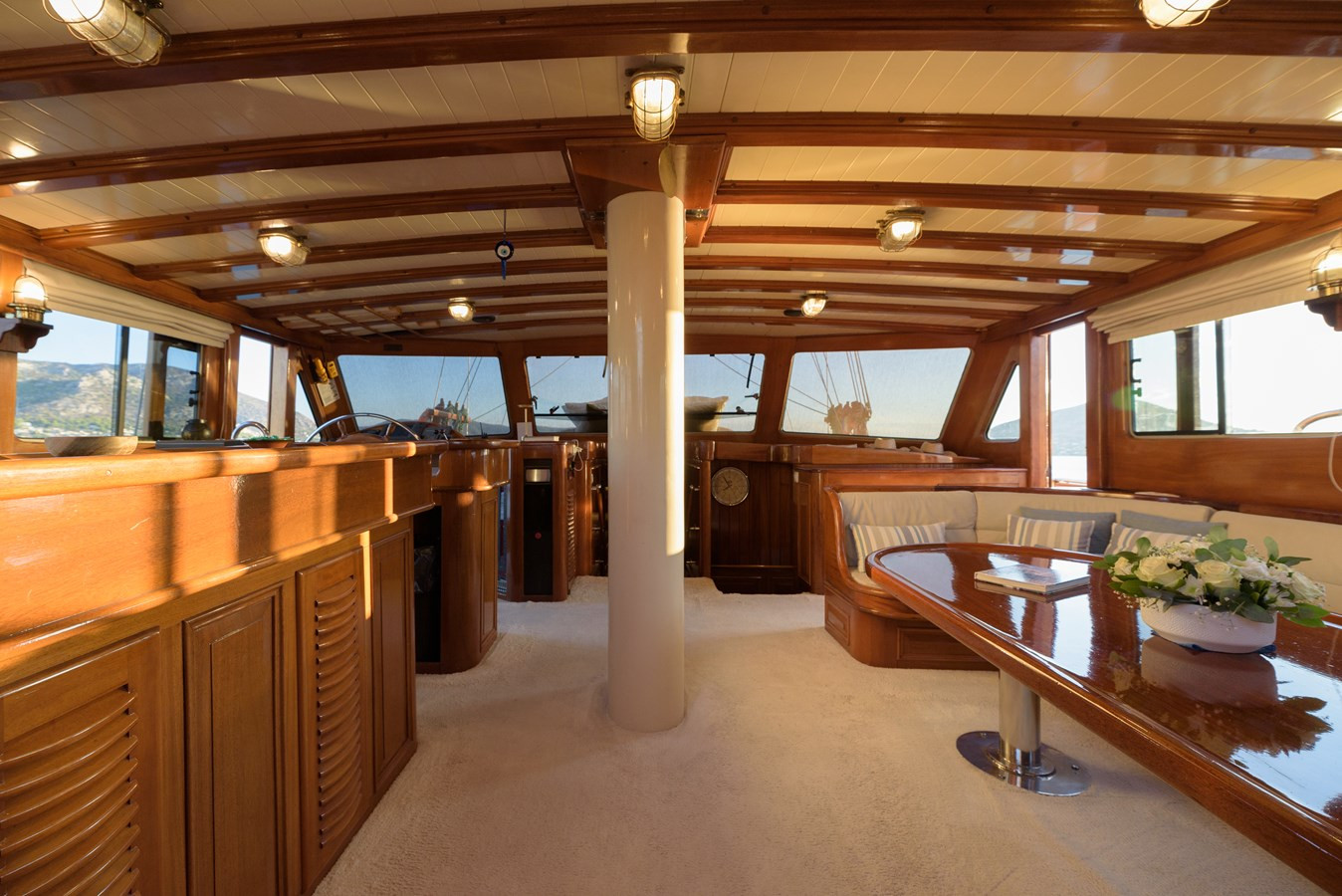 https://arconyachts.ams3.digitaloceanspaces.com/70913/conversions/large_4736359-optimize.jpg